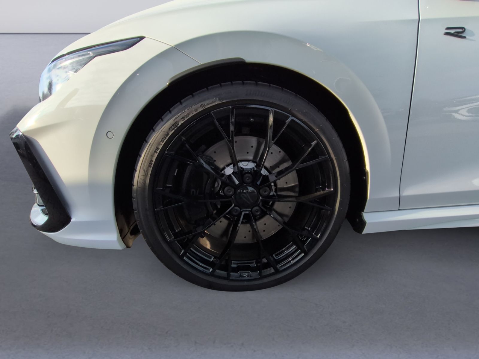 Golf VIII R BLACK EDITION 4MO AKRA+LEDER+PANO+