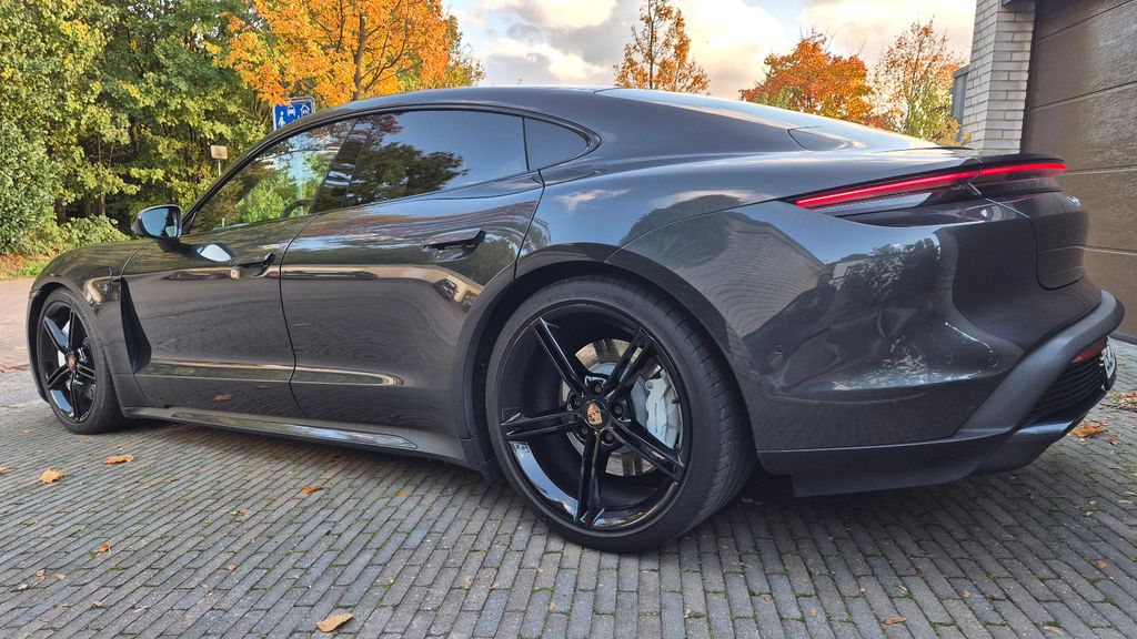 PORSCHE Taycan 2020