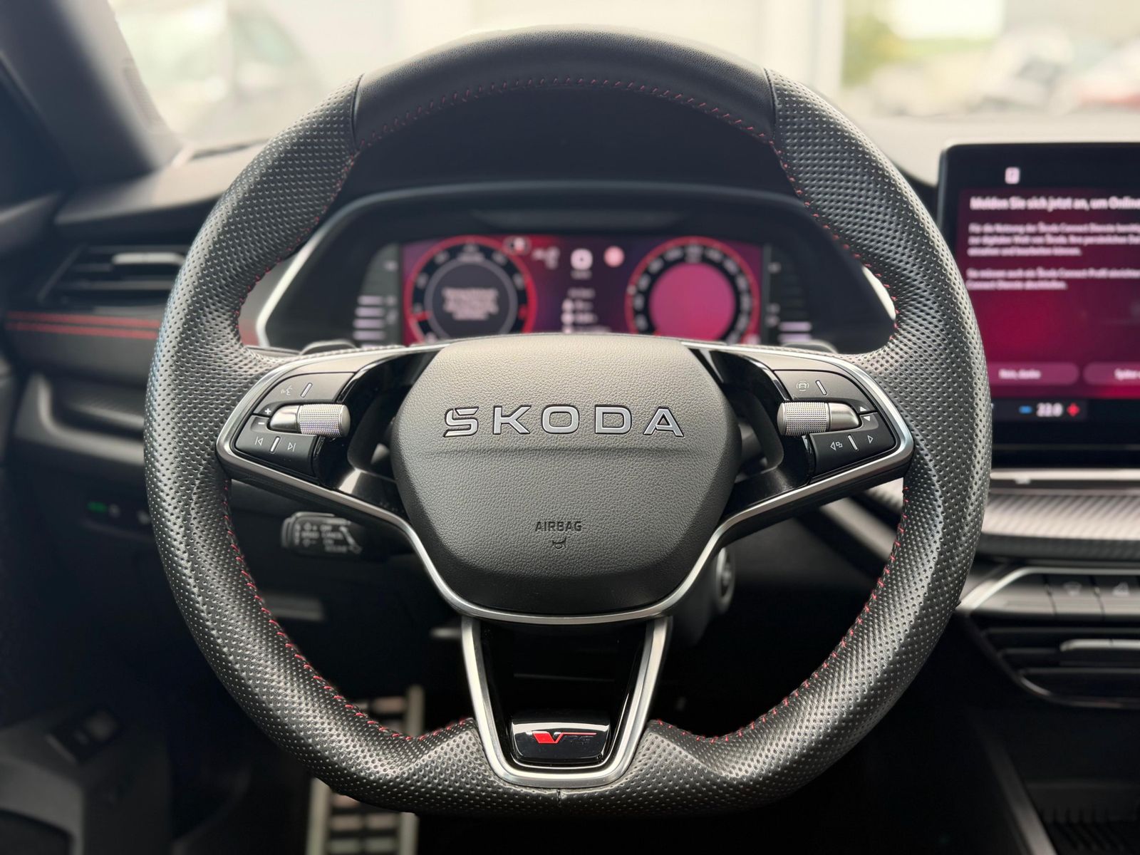Fahrzeugabbildung SKODA Octavia 2.0 TSI 195 kW RS PANO*MATRIX*AHK*CANTON