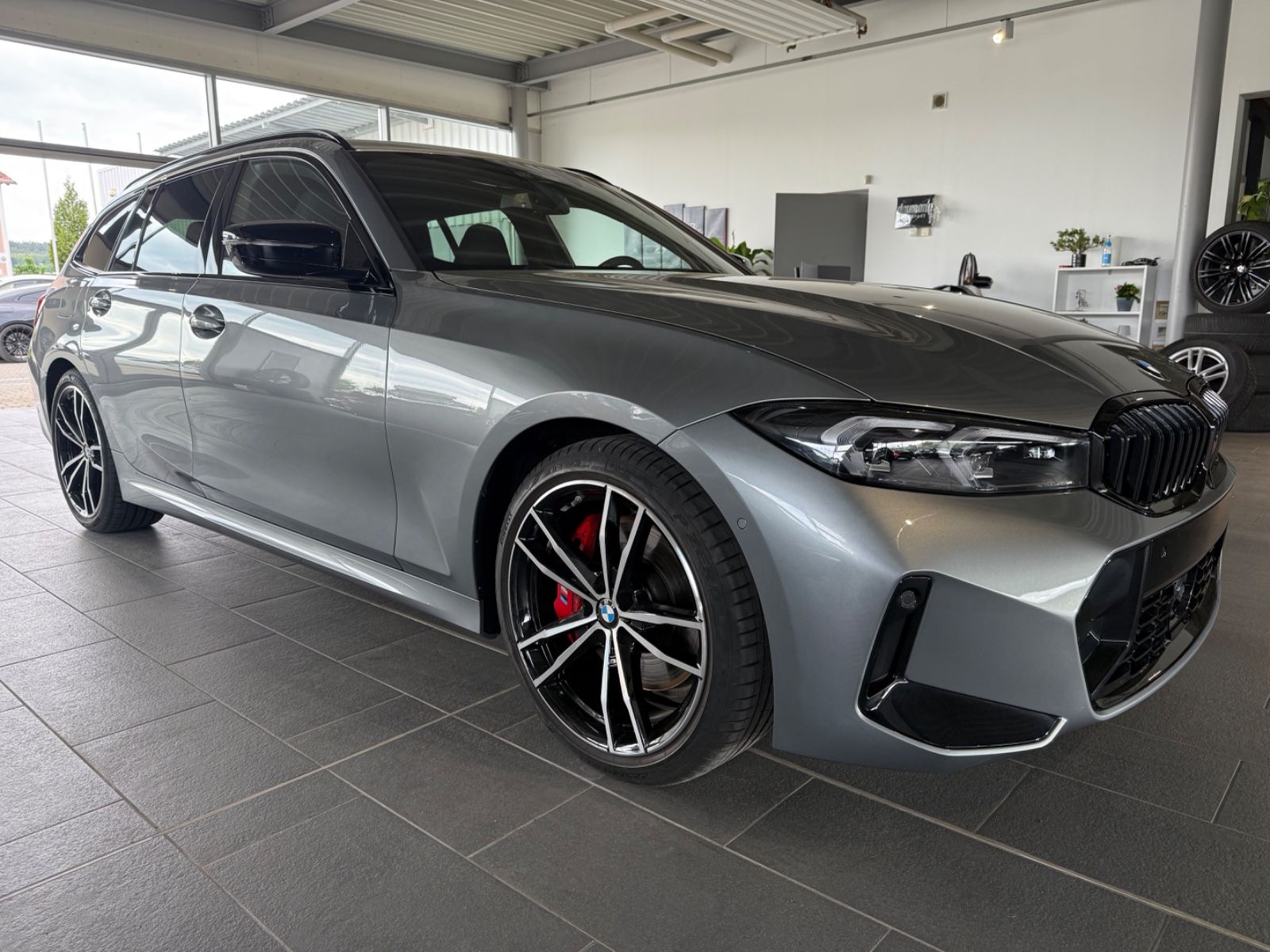 Fahrzeugabbildung BMW 320d Touring xDrive MSport*LED*HK*AHK*MSitze*360