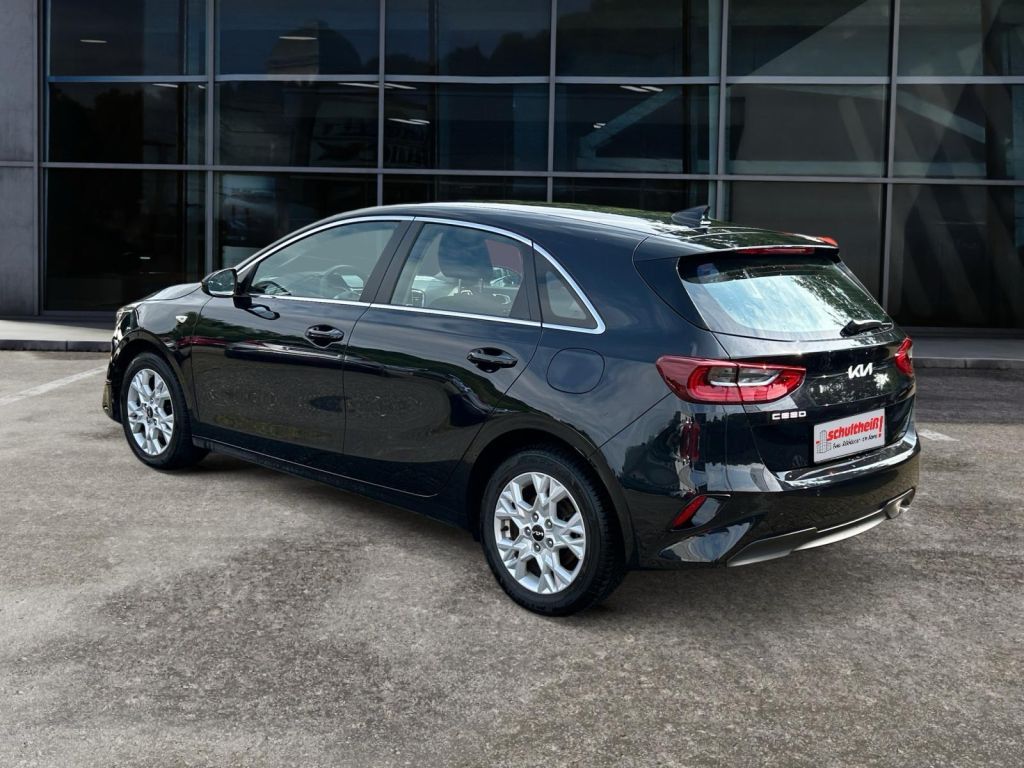 Fahrzeugabbildung Kia Ceed 1.5 T-GDI OPF Vision