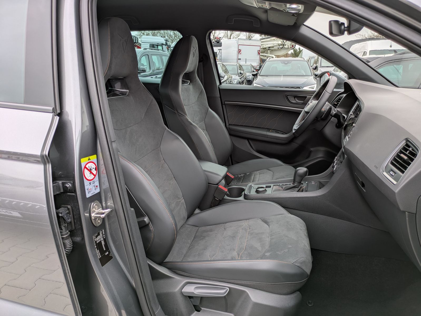 Fahrzeugabbildung CUPRA Ateca 1.5 TSI DSG AHK*LED*ACC*APP*KAMERA*19"