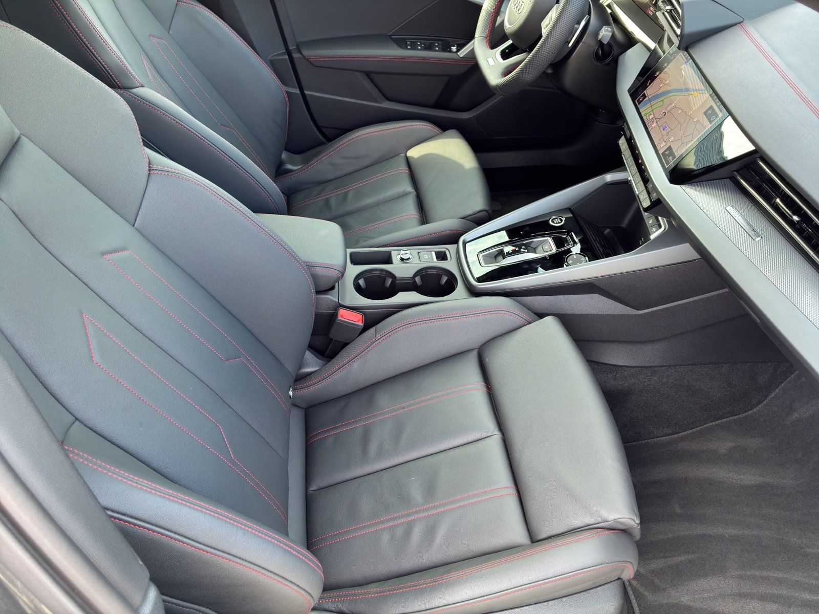 Fahrzeugabbildung Audi A3 Limousine 1.5 TFSI S-Line AHK,Kamera,LED,PDC