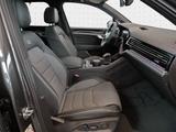 Volkswagen Touareg 3.0 TDI DSG R-Line Standh*Dyn*Massage*Pa - Volkswagen Gebrauchtwagen in Stuttgart