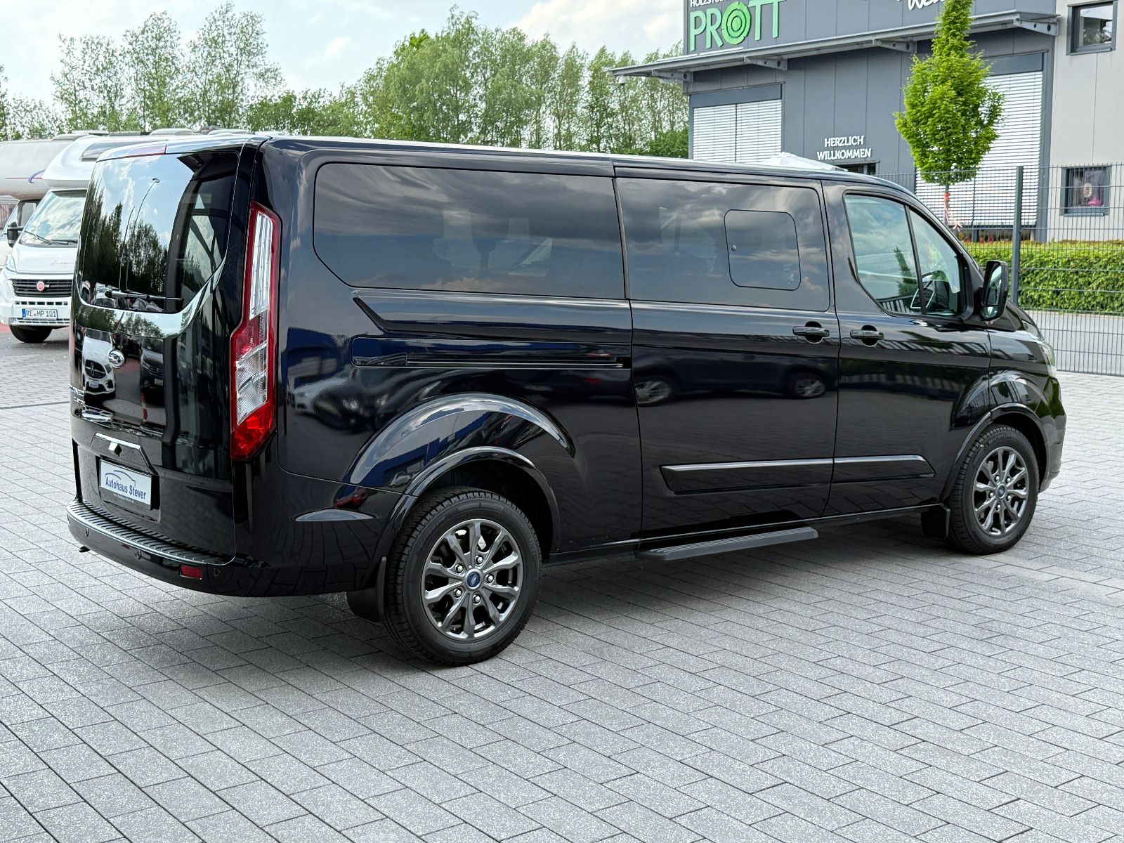 Fahrzeugabbildung Ford Transit/Tourneo Custom Kombi 320 L2 Tourneo Tita