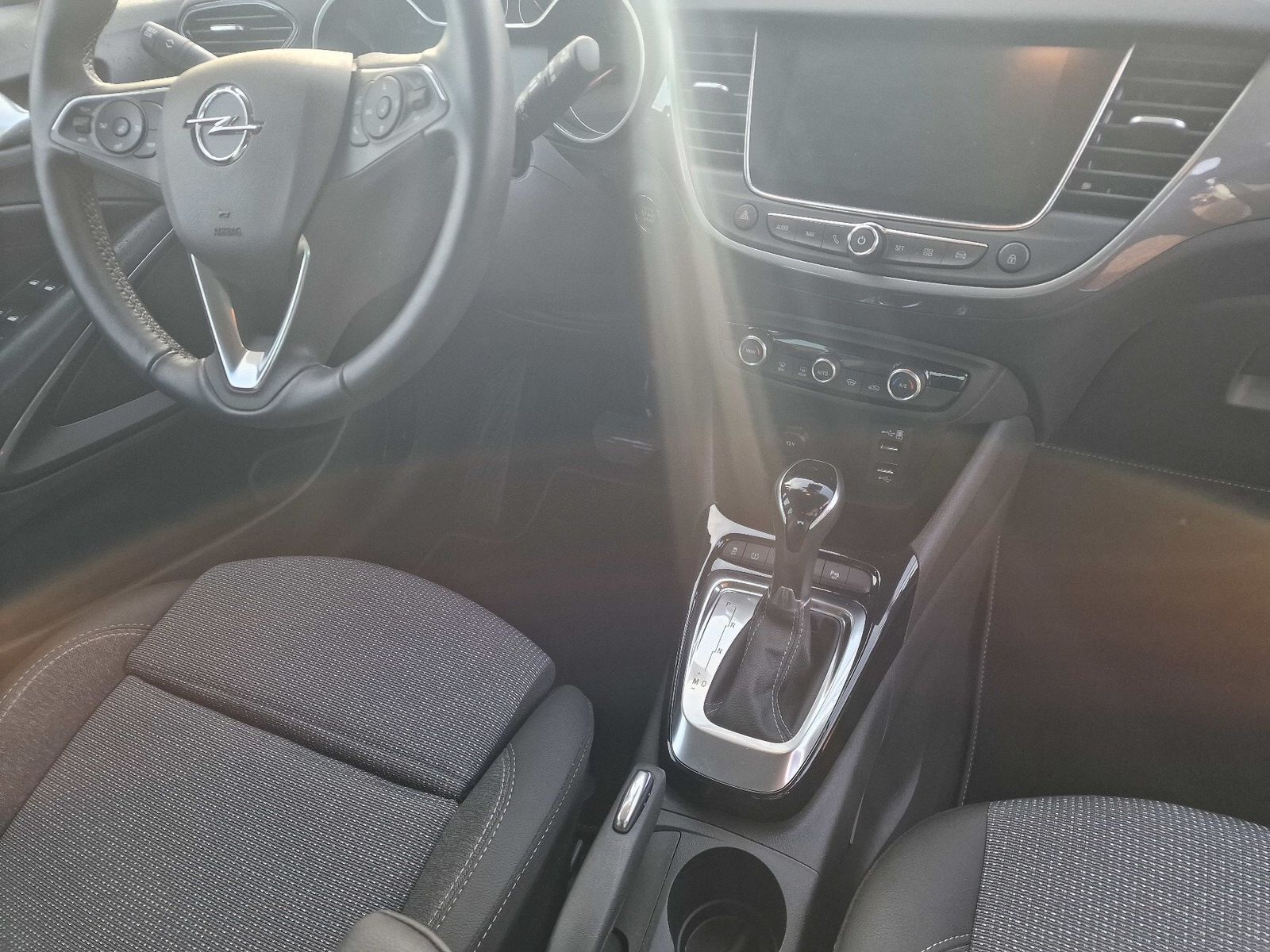 Fahrzeugabbildung Opel Crossland Elegance, AHK,Winterpaket,Navi,Kamera