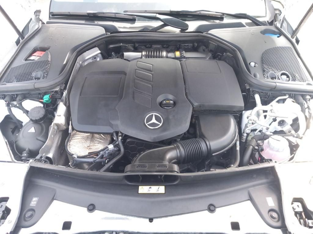 Fahrzeugabbildung Mercedes-Benz E 300 de 4MATIC T-Modell Multibeam*HUD*PDC*SpurW