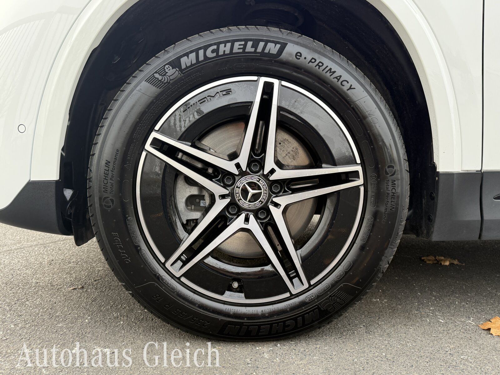 Fahrzeugabbildung Mercedes-Benz EQA 350 AMG Line 4Matic Navi/KEYLESS-Go-Paket/LE