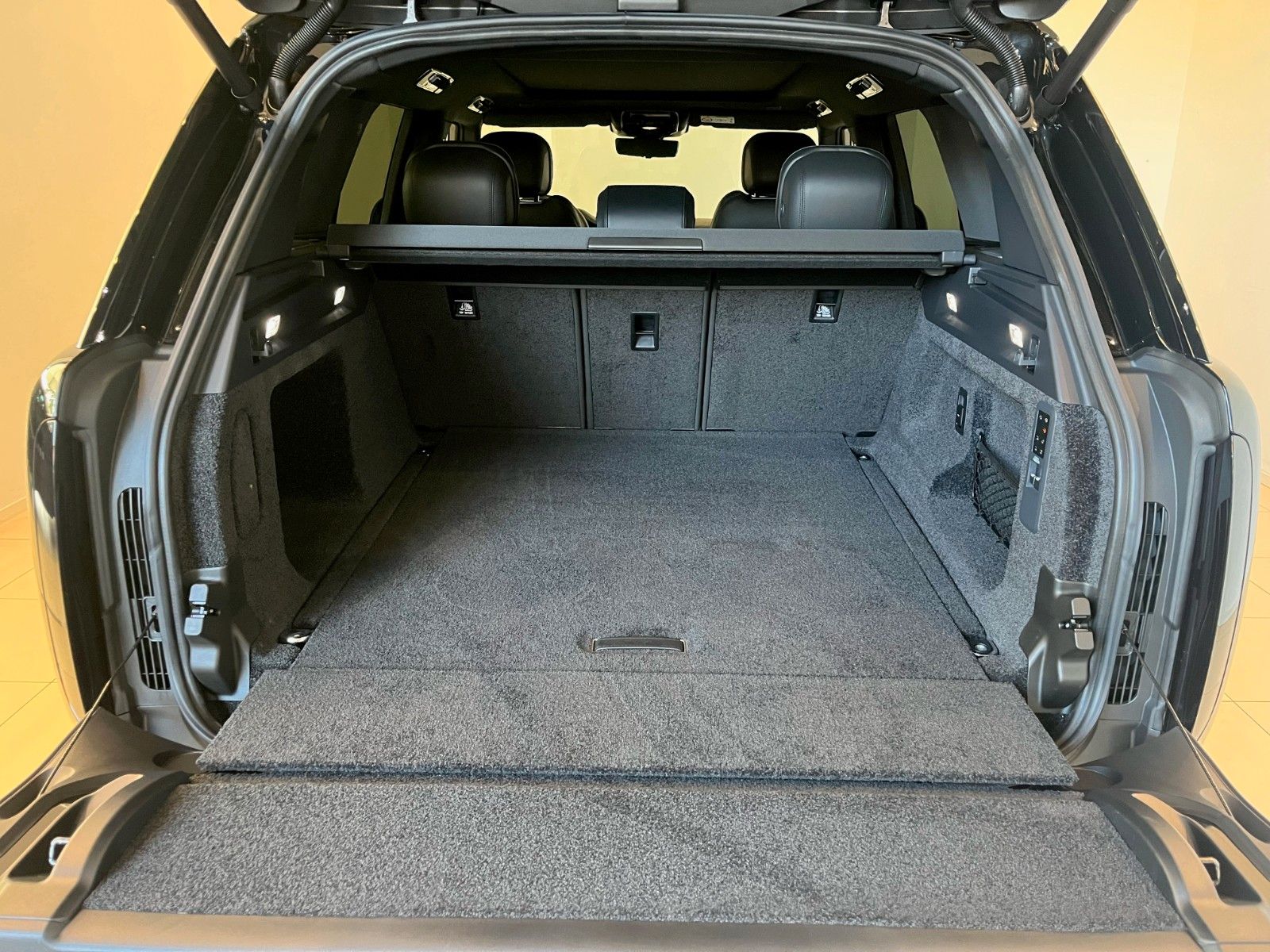 Fahrzeugabbildung Land Rover Range Rover P460e HSE Hybrid AHK & Panoramadach