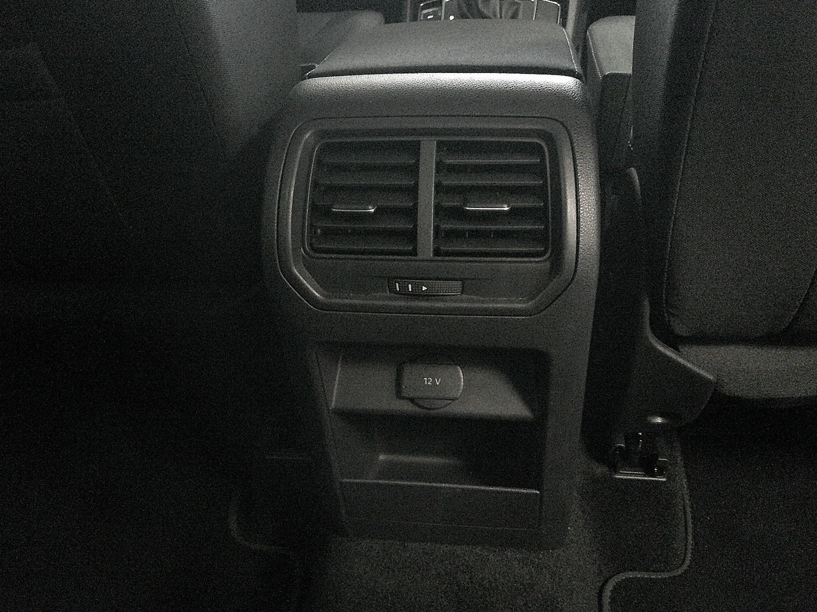 Fahrzeugabbildung Volkswagen Golf Sportsvan / NAVI / KLIMA / GARANTIE