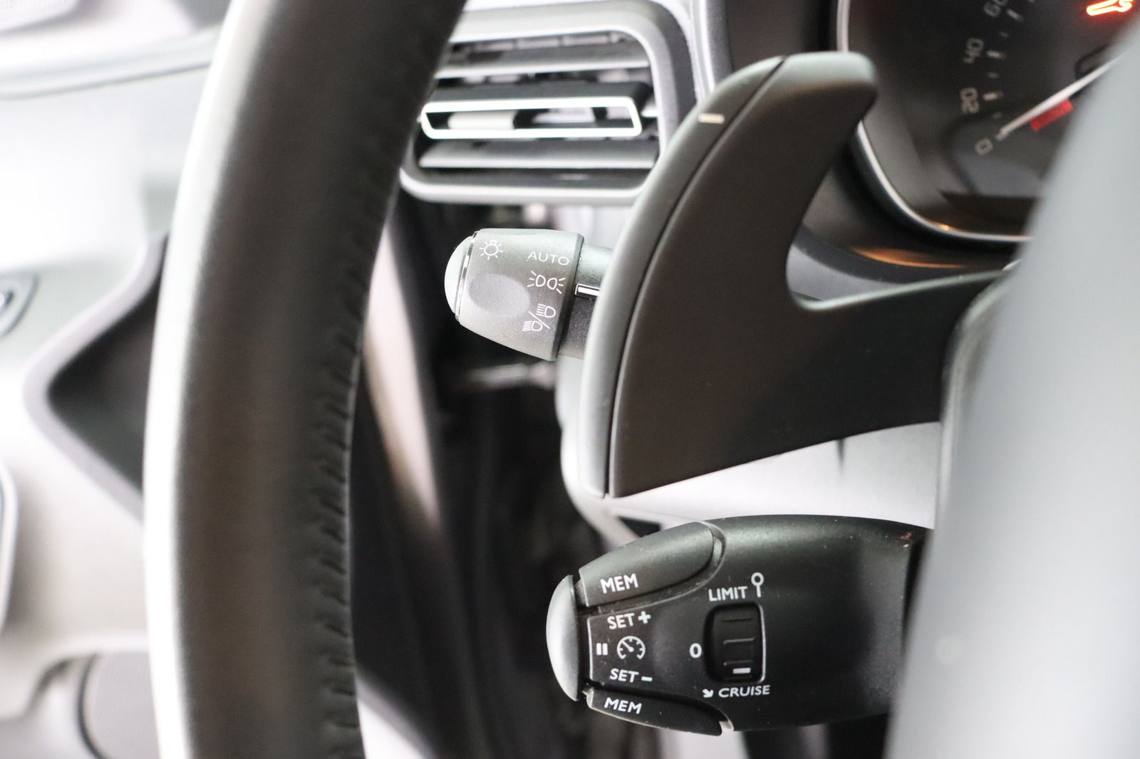 Fahrzeugabbildung Citroën Berlingo 1.Hand * wenig km MPV Shine M