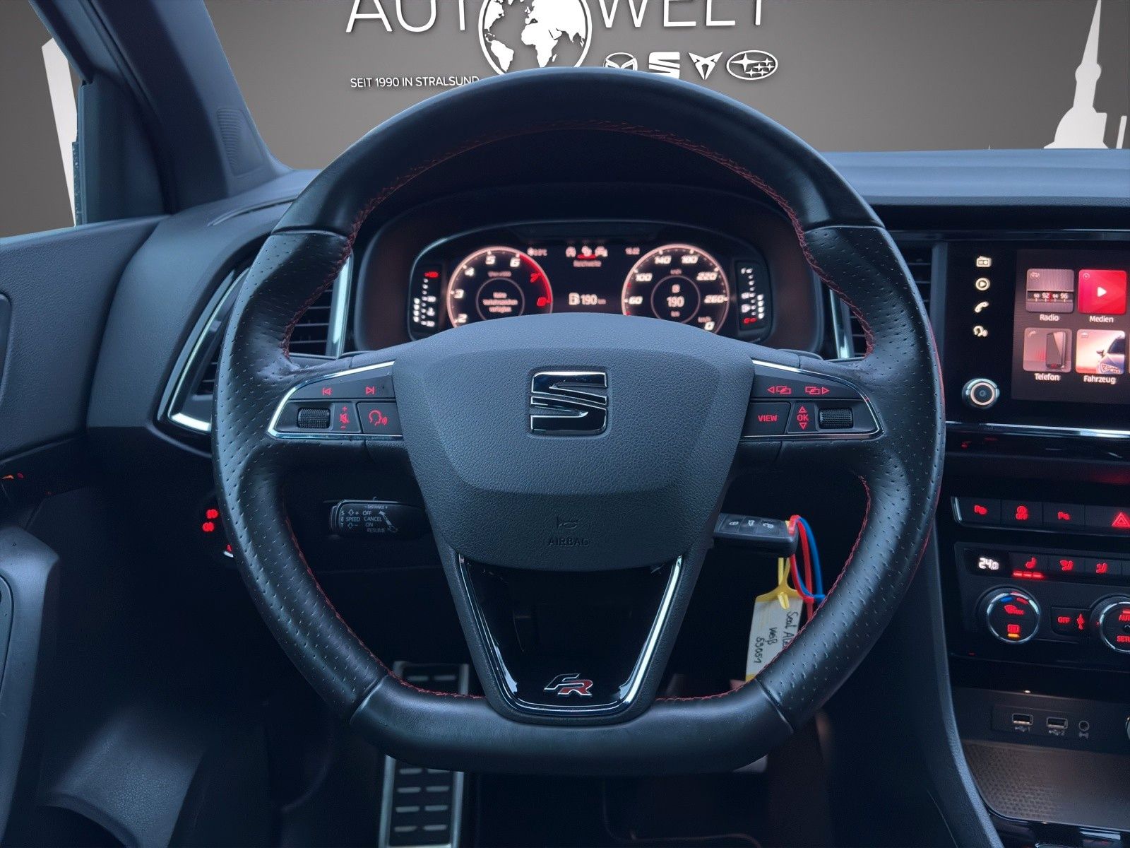 Fahrzeugabbildung SEAT Ateca 1.5 TSI FR DSG LED/NAVI/SHZ/SHZ/AHK