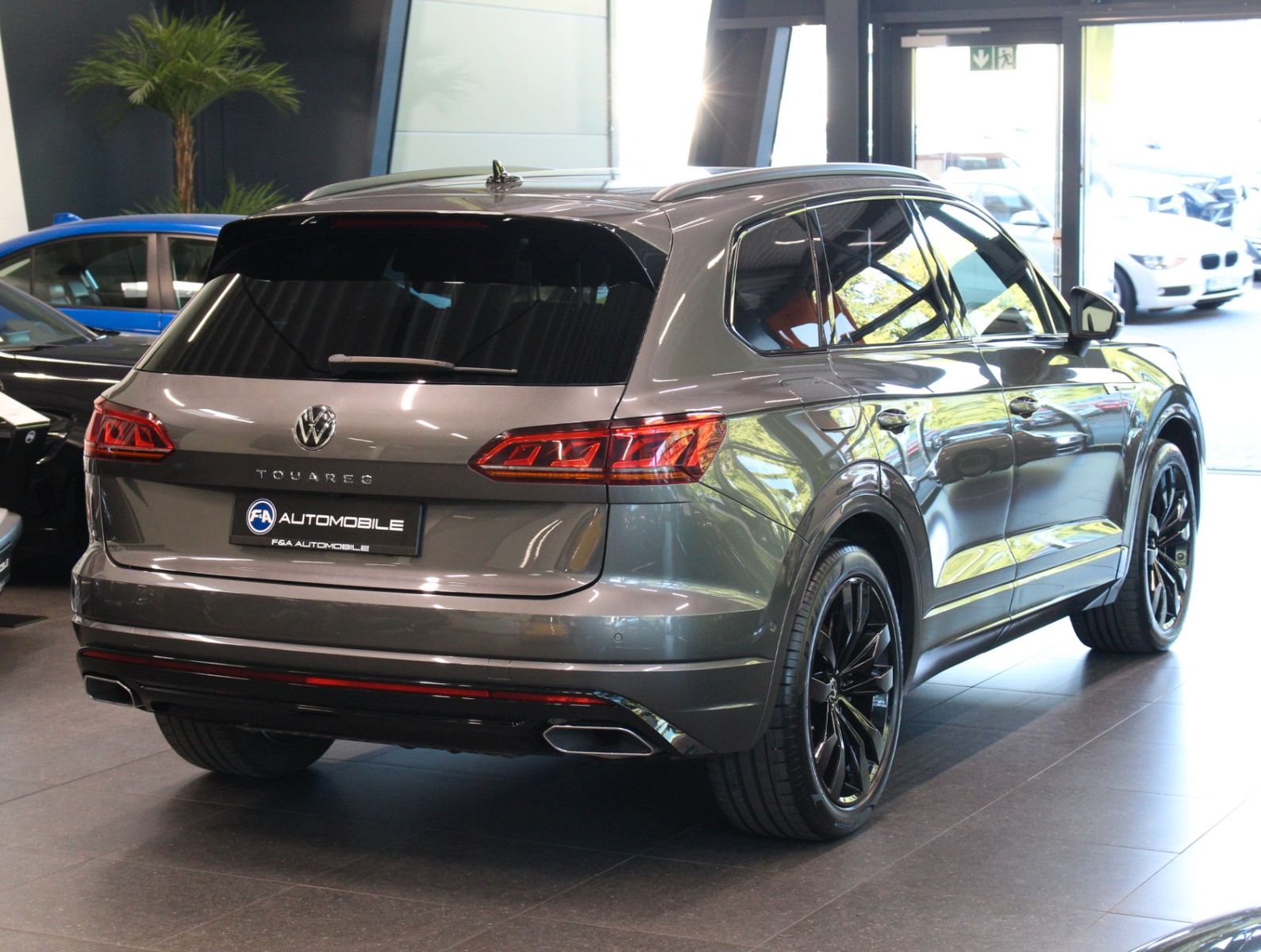 Fahrzeugabbildung Volkswagen Touareg 4.0 V8 TDI  4M  R-Line*PNRM*AHK*HUD*Voll