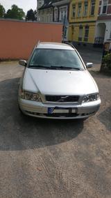 Volvo Geben unseren zuverlässigen Volvo V40 ab - gebrauchte Volvo V40 aus dem Jahr 2004