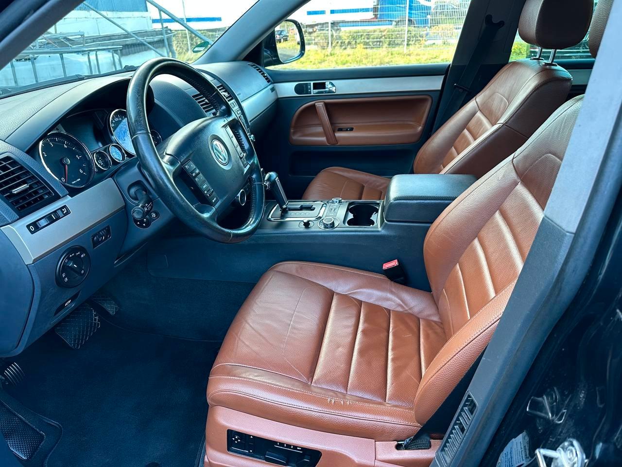 Volkswagen Touareg 2009 — photo 12