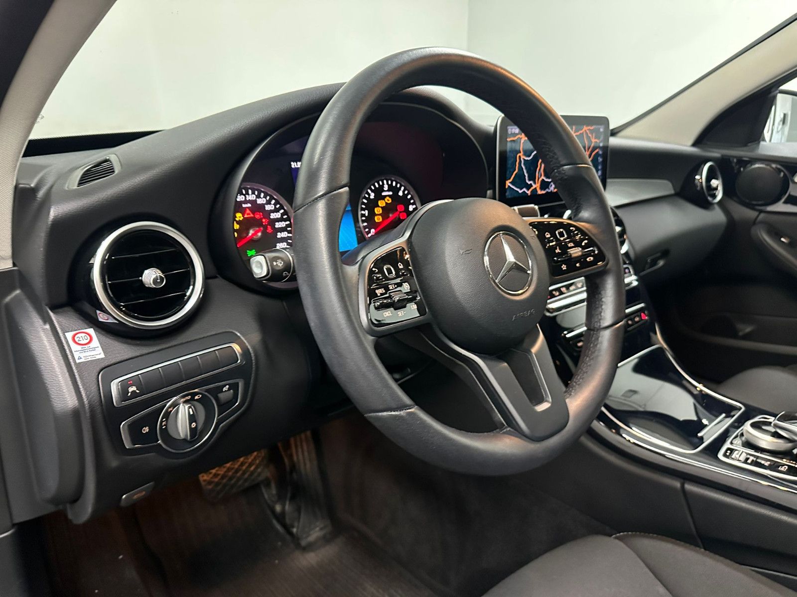 Fahrzeugabbildung Mercedes-Benz C 200 d LIMO*SH*NAVI*TEMPO*KLIMA*LED*