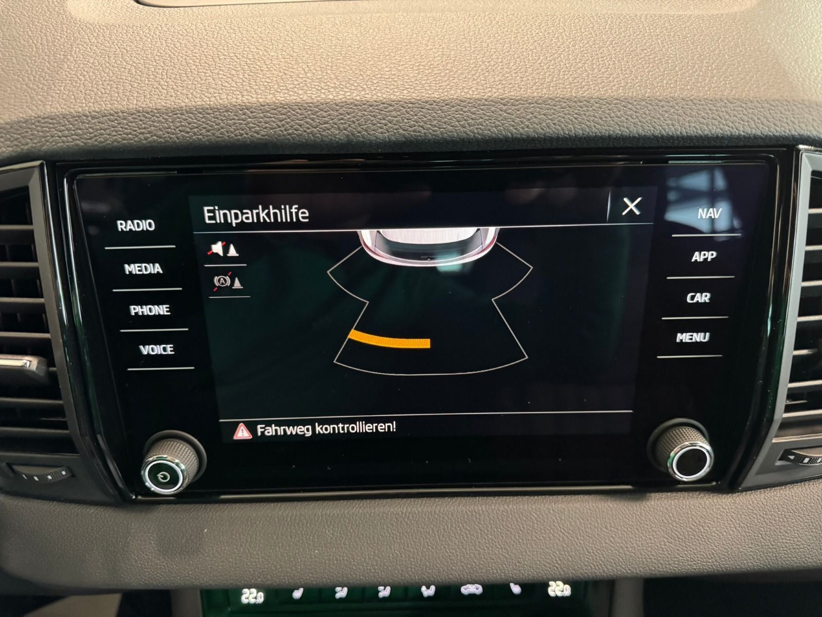 Fahrzeugabbildung SKODA Karoq Sportline 1.5TSI DSG*Matrix*Leder*