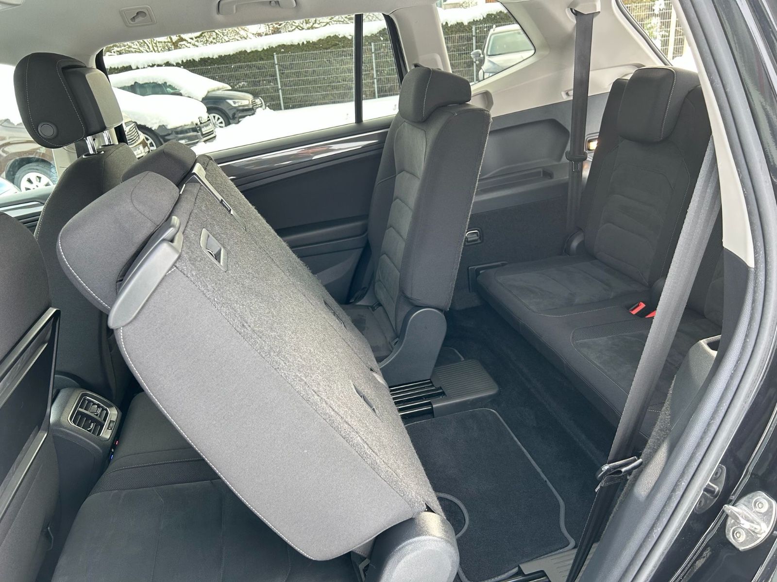 Fahrzeugabbildung Volkswagen Tiguan Allspace 4Motion°7 Sitzer°DSG°AHK°LED°