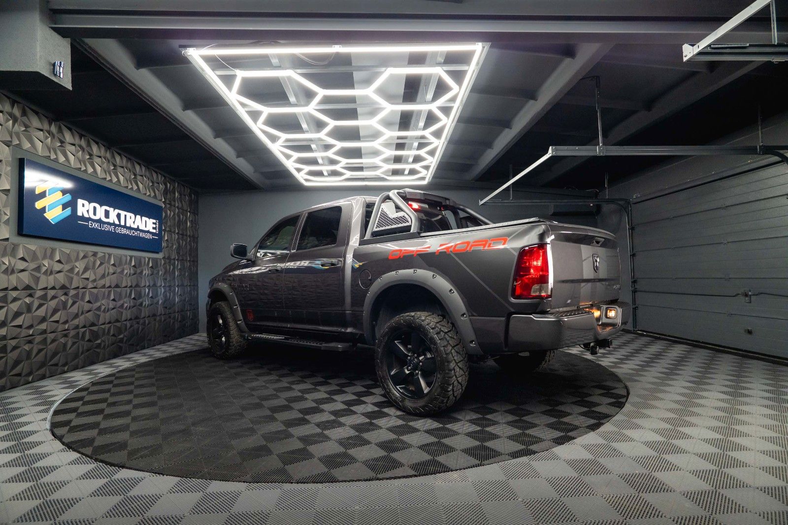 Fahrzeugabbildung Dodge RAM 5.7 V8 HEMI 4x4 OFFROAD Night-Paket *LED*AHK