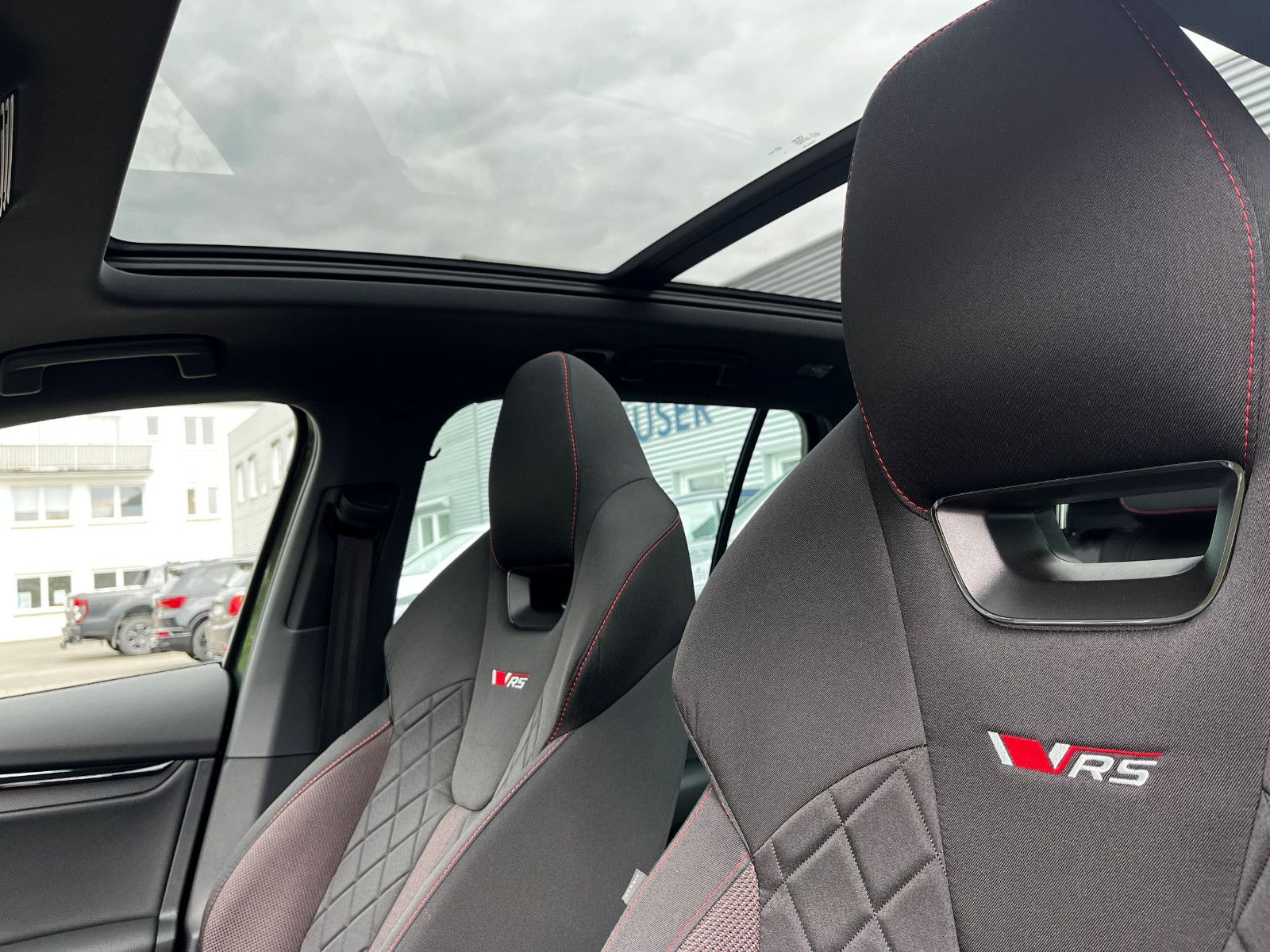 Fahrzeugabbildung SKODA Octavia Combi 2.0 TSI 239kW RS ABT PAN KAM 19"