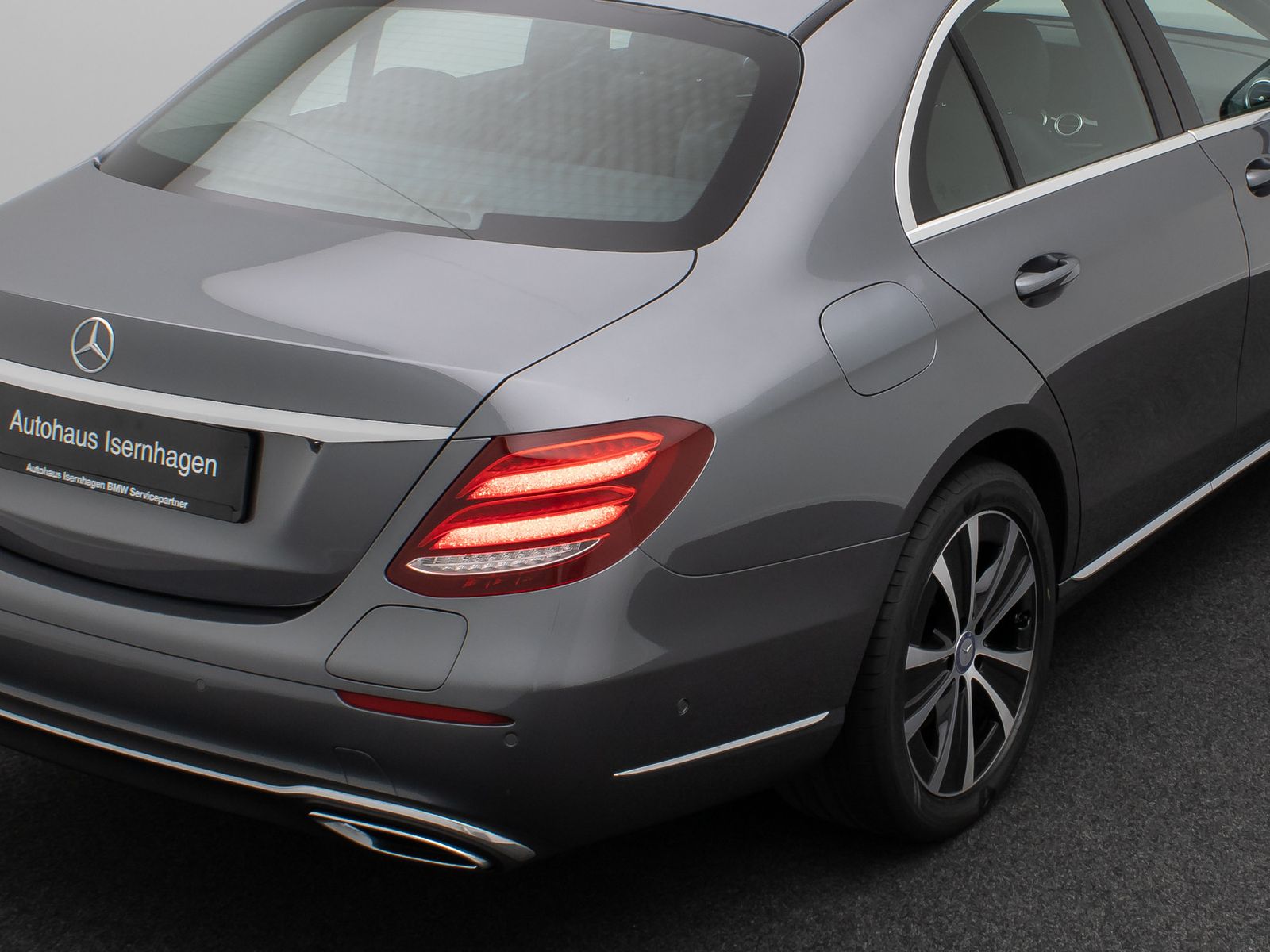 Fahrzeugabbildung Mercedes-Benz E 300 de Widscreen 360&deg; DAB AHK FahrAss HiFi 18"