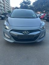 Hyundai i30 1,4 - Hyundai i30 mit Diesel-Antrieb: Limousine, 1.4