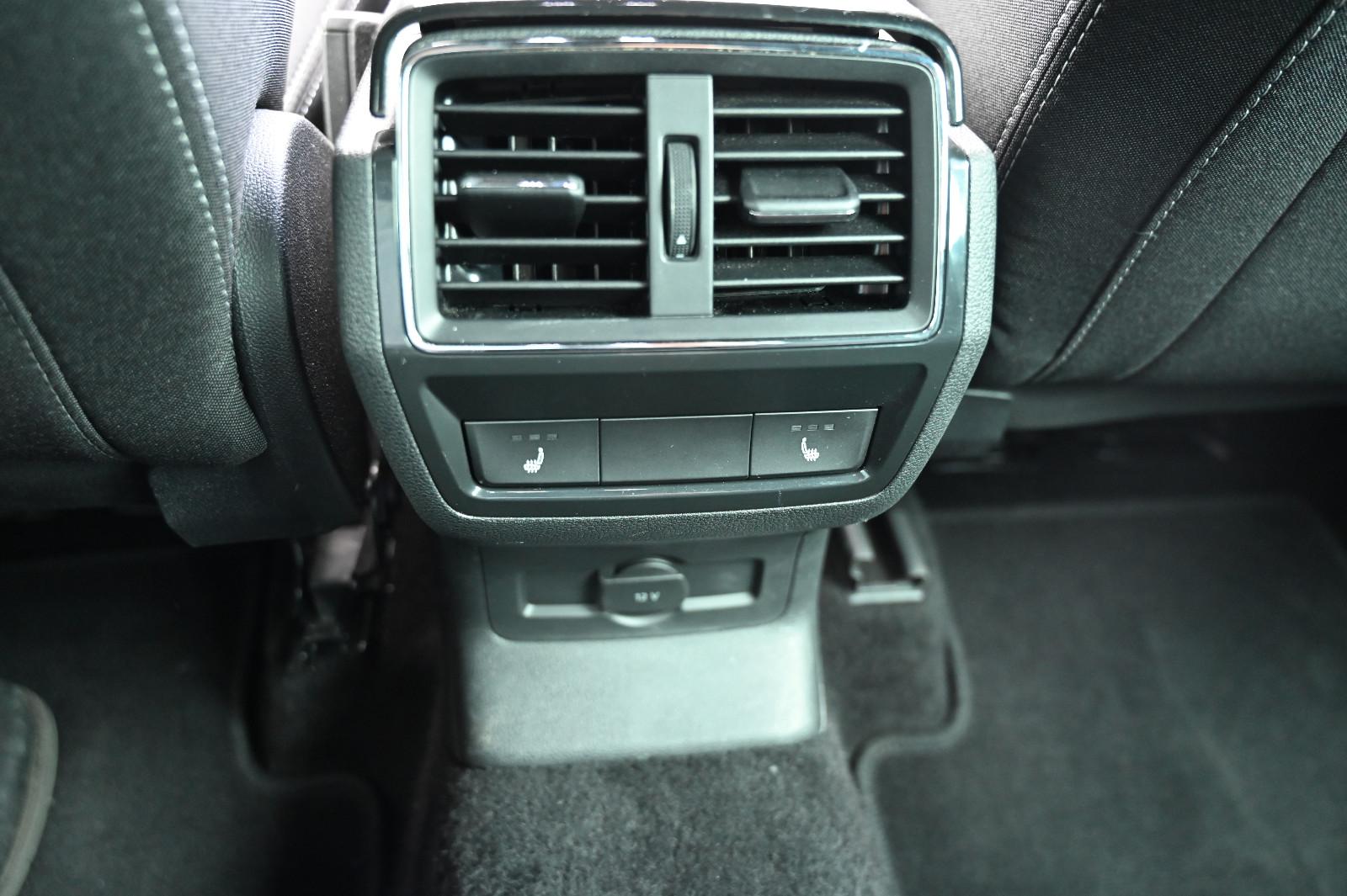Skoda Karoq 1.5 TSI Sportline Navi CarPlay LED PDC