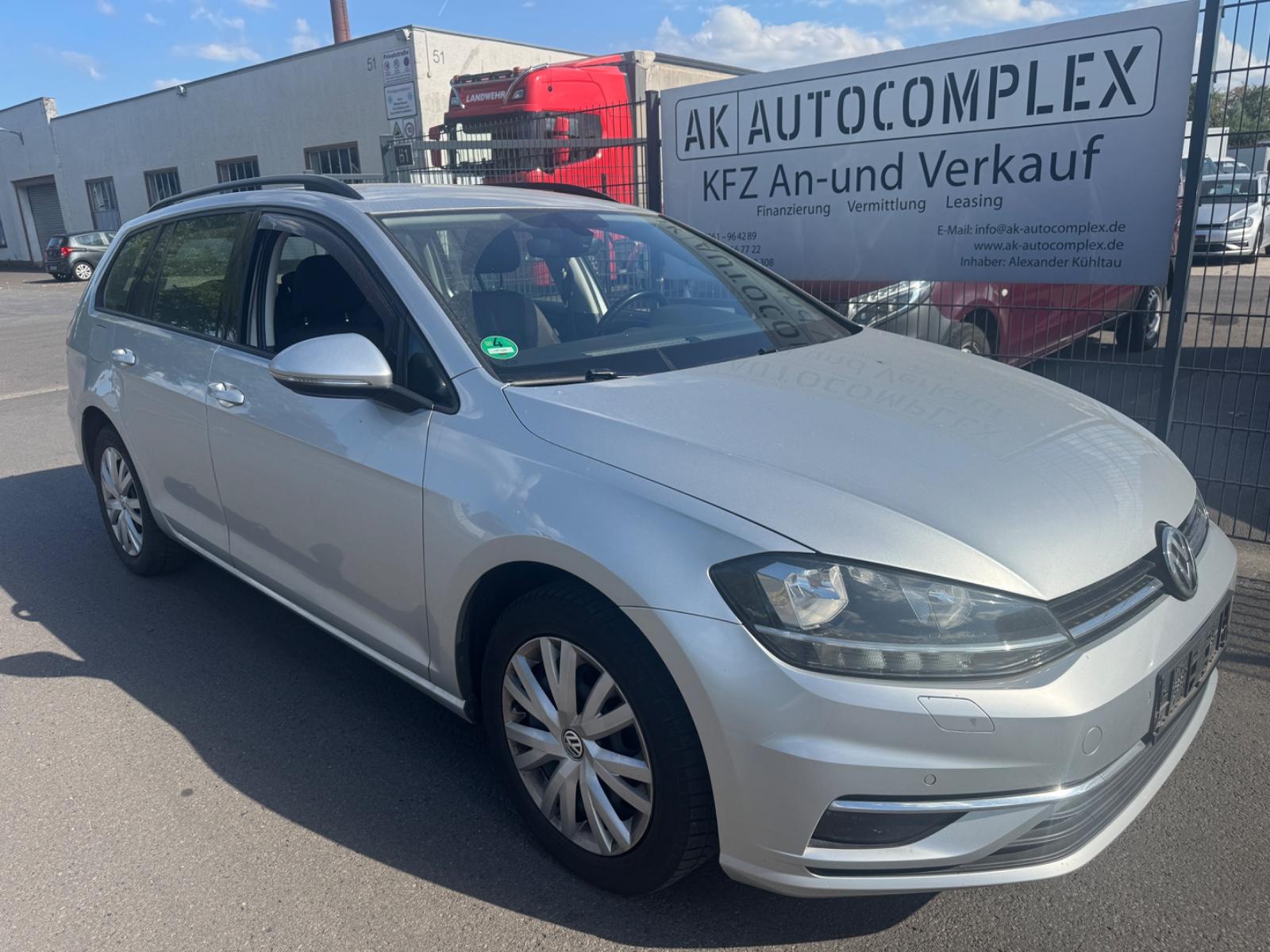 Volkswagen Golf VII Comfortline DSG NAVI PDC 1.Hand AHK