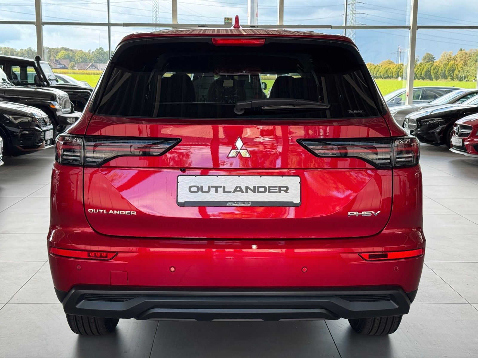 Fahrzeugabbildung Mitsubishi Outlander 2.4 PHEV 4WD Diamant PLUS