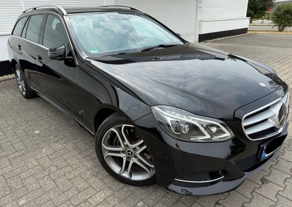 Image of Mercedes-Benz E 220