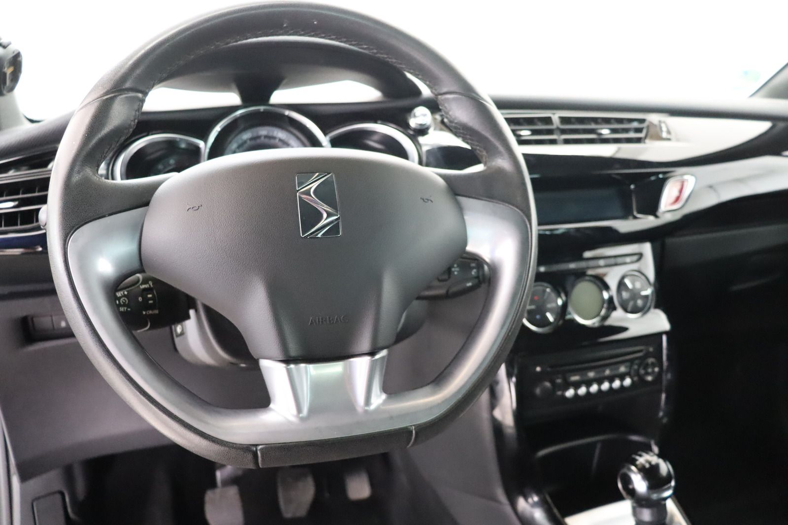 Fahrzeugabbildung Citroën DS3 * Klimaautom. * wenig Kilometer * 1. Hand