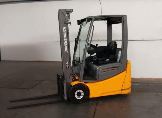 Jungheinrich EFG 215 4.8m/ 1826 std