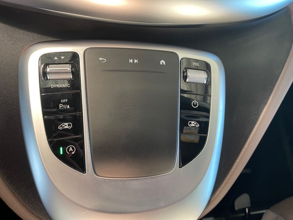 Fahrzeugabbildung Mercedes-Benz V 300 d EAV/K Airmatic, AHK, Navi,STHZ, Sitzbel.