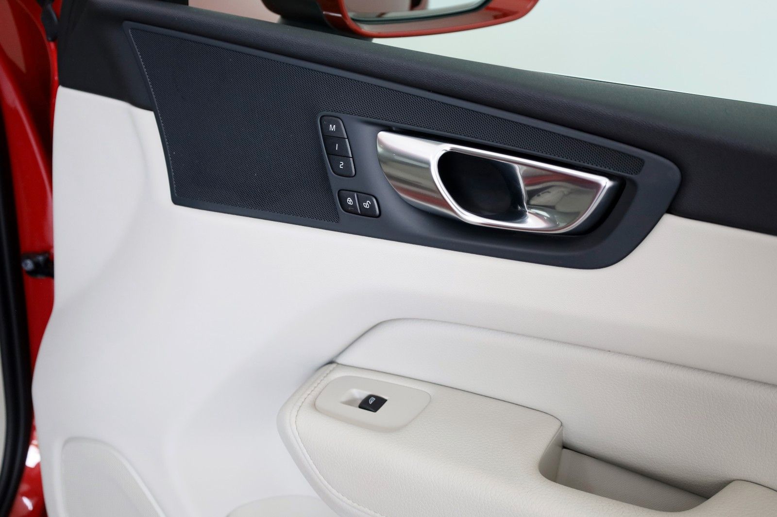 Fahrzeugabbildung Volvo XC60 Momentum Pro,Leder,Navi,LED,SH,Pano.,AHK+WR