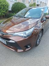 Toyota Avensis 2,0-l-D-4D Executive Touring Sports ... - Toyota Avensis: D4d