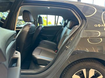 MYAUTOCENTER – Gebraucht- und Jahreswagen mit Werkstattservice in Pfaffenhofen Volkswagen Golf VIII *Keyless*Totwinkel*ACC*PDC*LED*VOLL