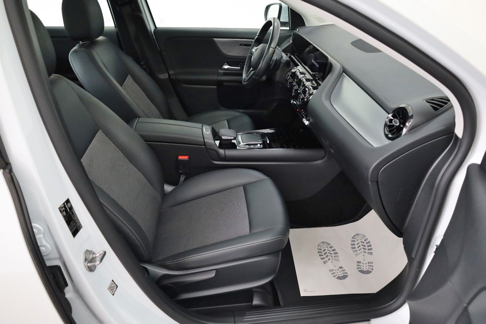 Fahrzeugabbildung Mercedes-Benz GLA 200 d,T.Leder,Navi,LED,Kamera,ACC,Panor.,AHK