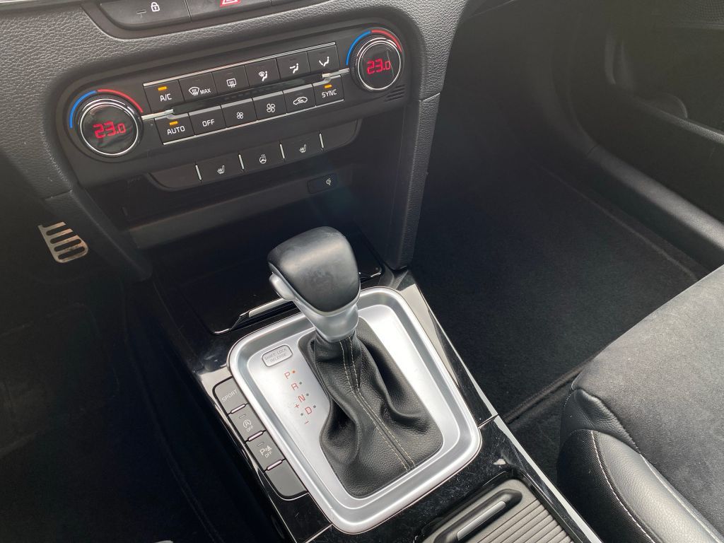 Fahrzeugabbildung Kia Ceed SW 1.4 T-GDI DCT OPF GT Line