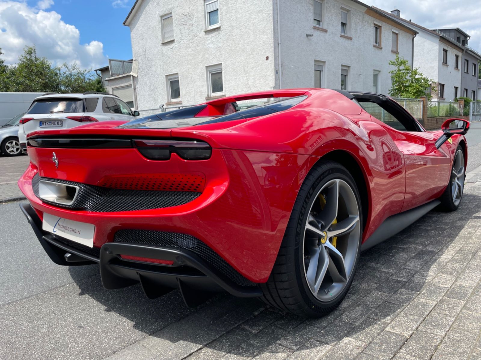 Fahrzeugabbildung Ferrari 296 GTS Spider |Head-Up|ADAS|360°|JBL|2.Disp