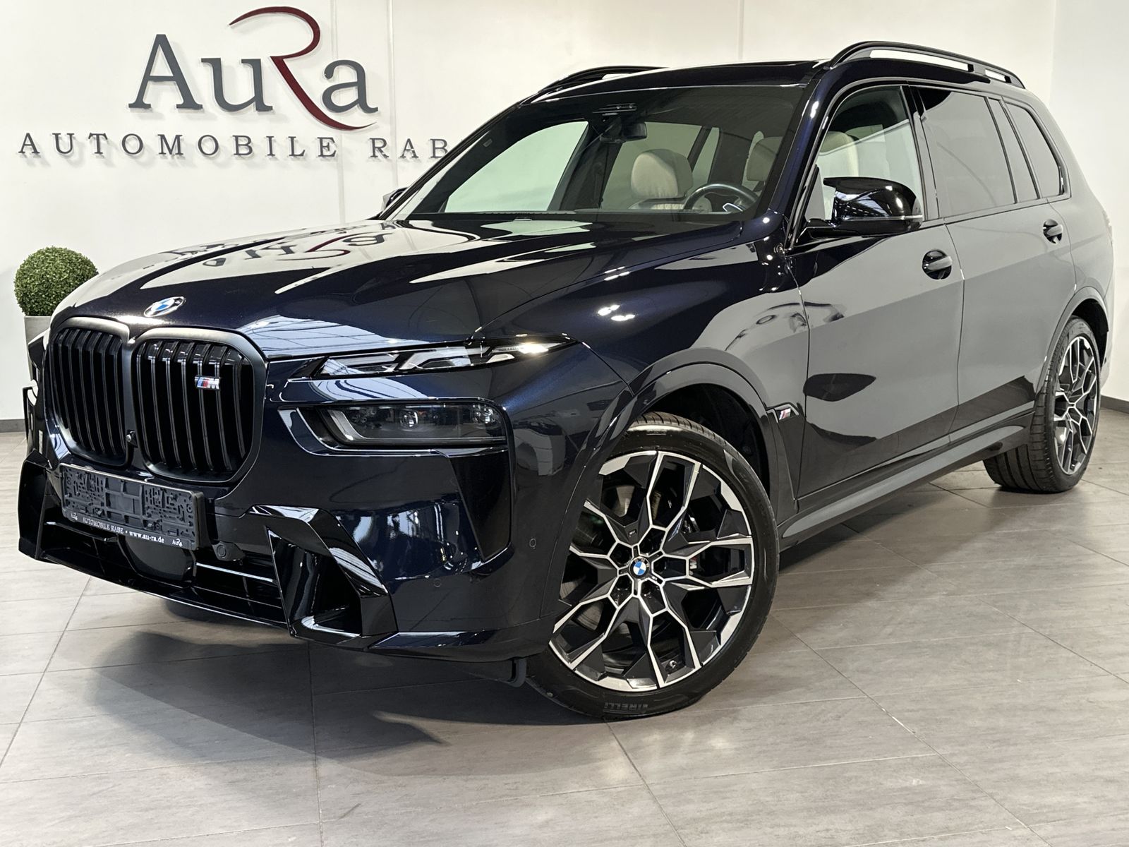 Fahrzeugabbildung BMW X7 M60i 6-Sitzer NAV+LASER+PANO+B&W+360°+ACC+1HD