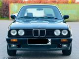 BMW 318I Oldtimer - BMW 318 aus 1988: 318i