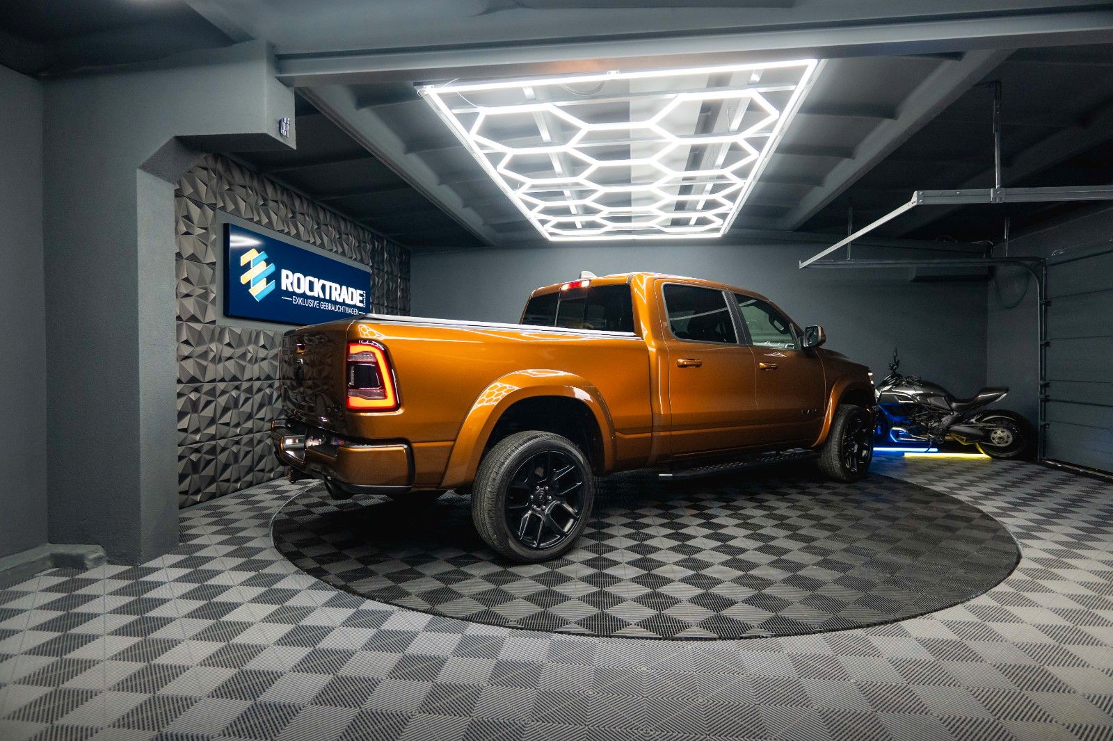 Fahrzeugabbildung Dodge RAM 5.7 V8 HEMI 4x4 COPPERHEAD Offroad LONGBED