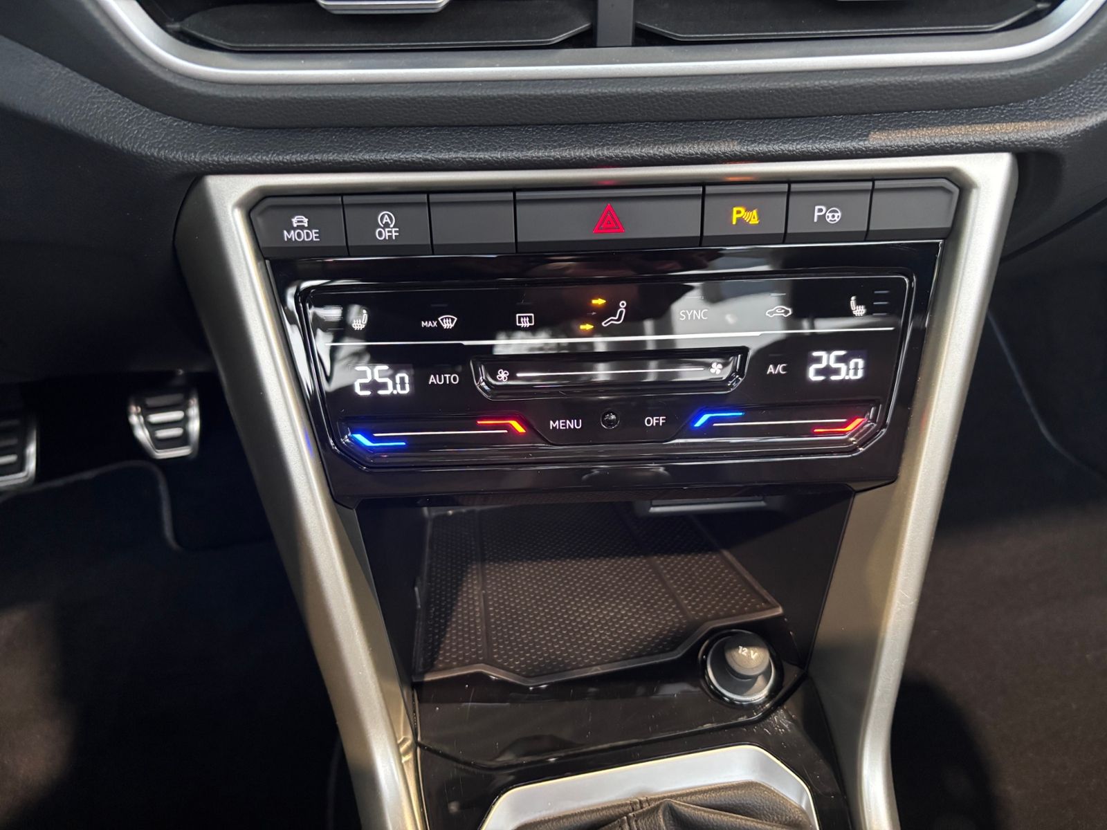 Fahrzeugabbildung Volkswagen T-Roc Cabriolet Move RFK LED NAVI ALU