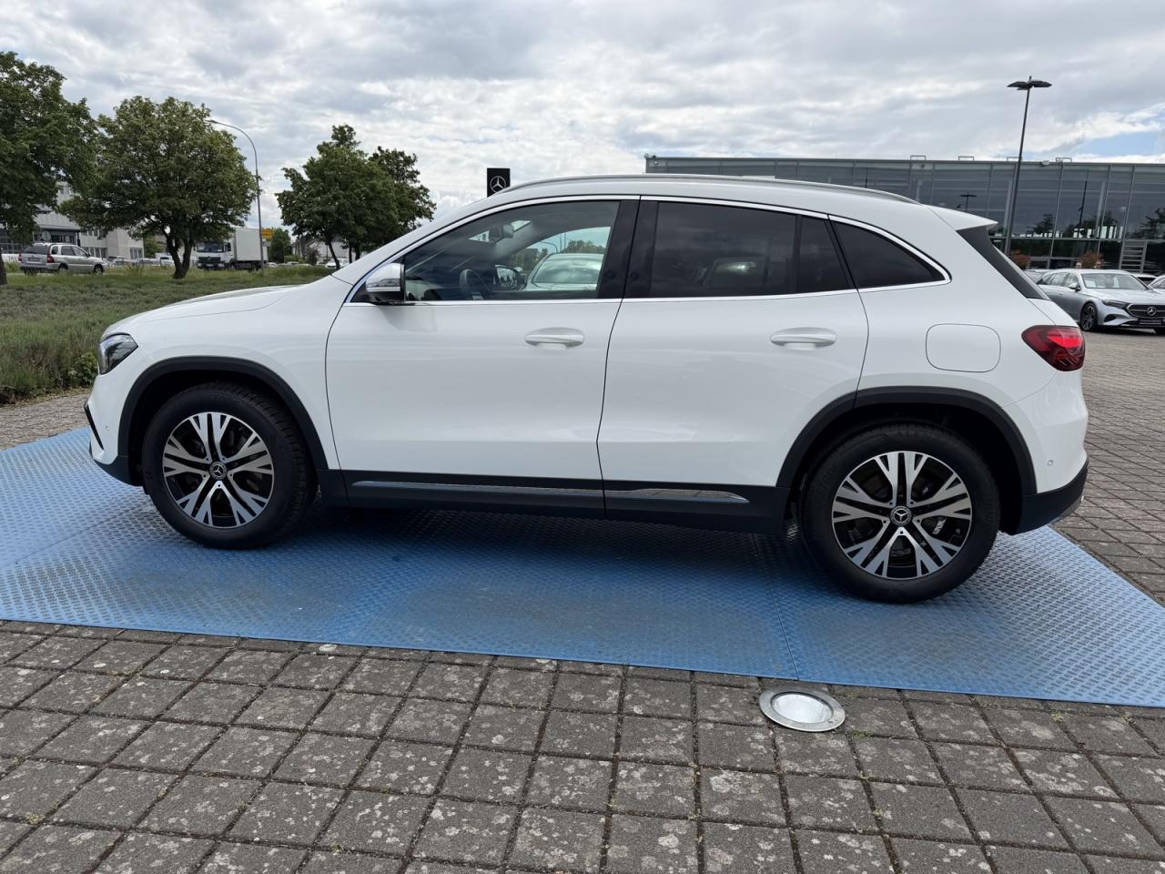 Mercedes-Benz GLA 220d 4M PROGRESSIVE+FAHRASSIST+TOTW+360+KAM