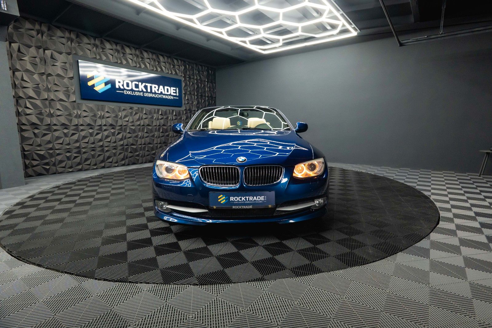 Fahrzeugabbildung BMW 330d Cabrio Sport Edition *Bi-Xenon*H&K*Memory*
