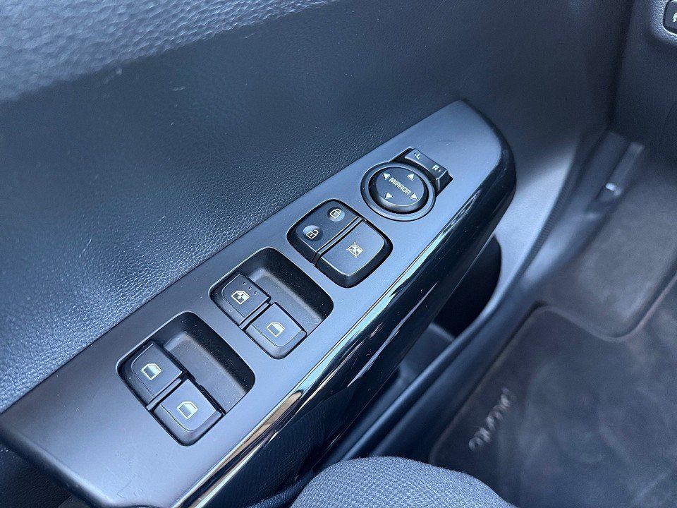 Fahrzeugabbildung Kia PICANTO 1.0 DREAM TEAM 1HD NAV+SHZ+CARPLAY+KAMER