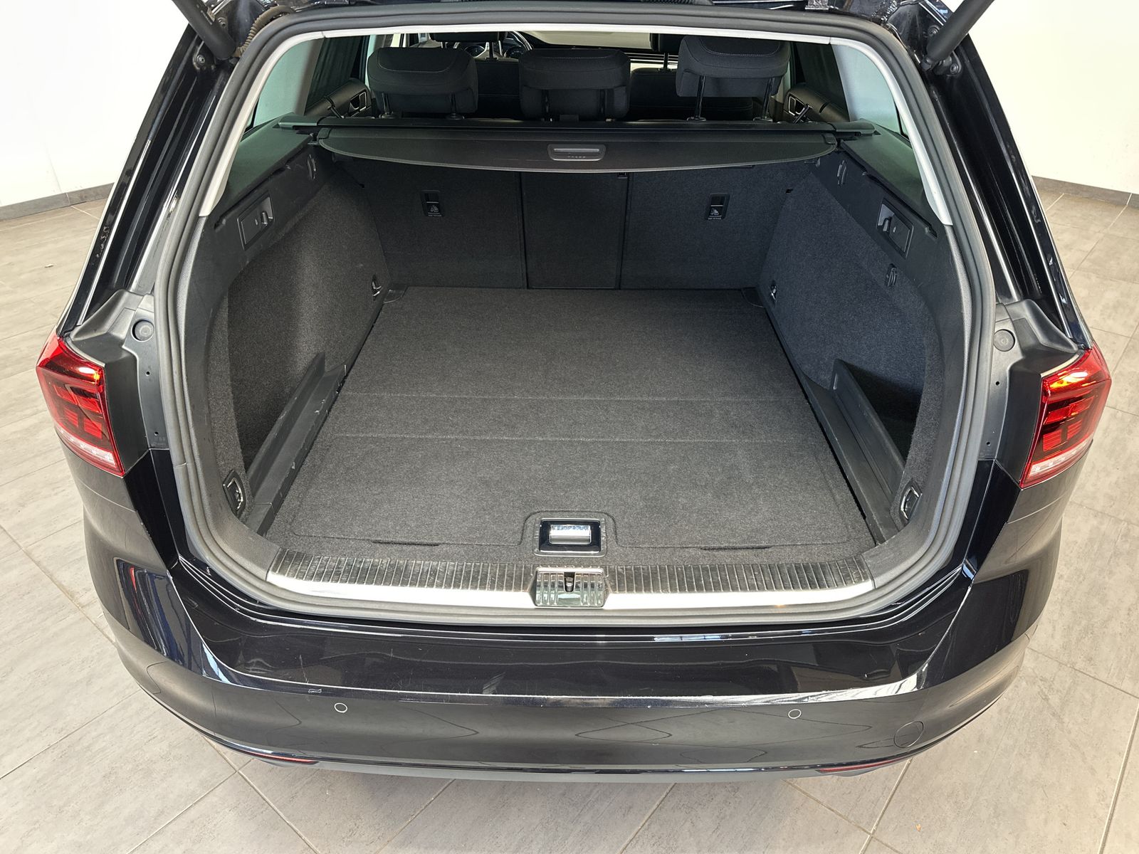 Fahrzeugabbildung Volkswagen Passat Variant Business NAV+LED+CARPLAY+KAMERA