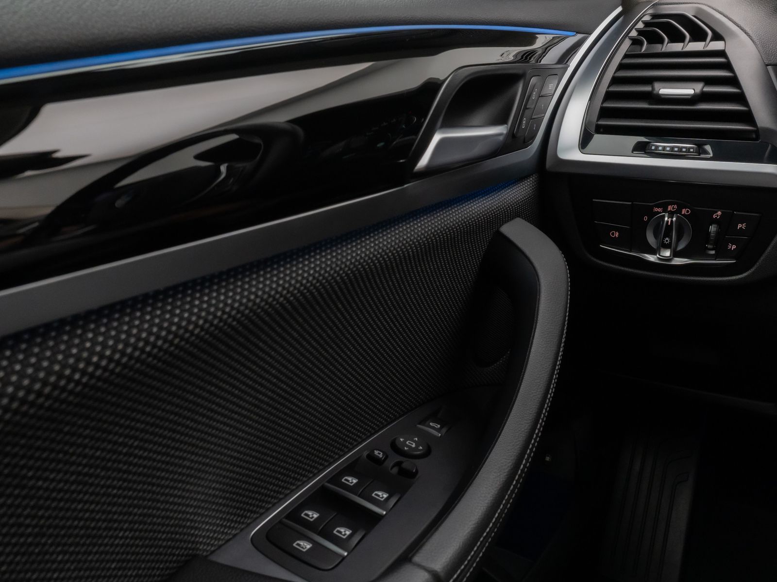Fahrzeugabbildung BMW X3 xD30e xLine Kamera DAB HiFi Komfort Sport LED