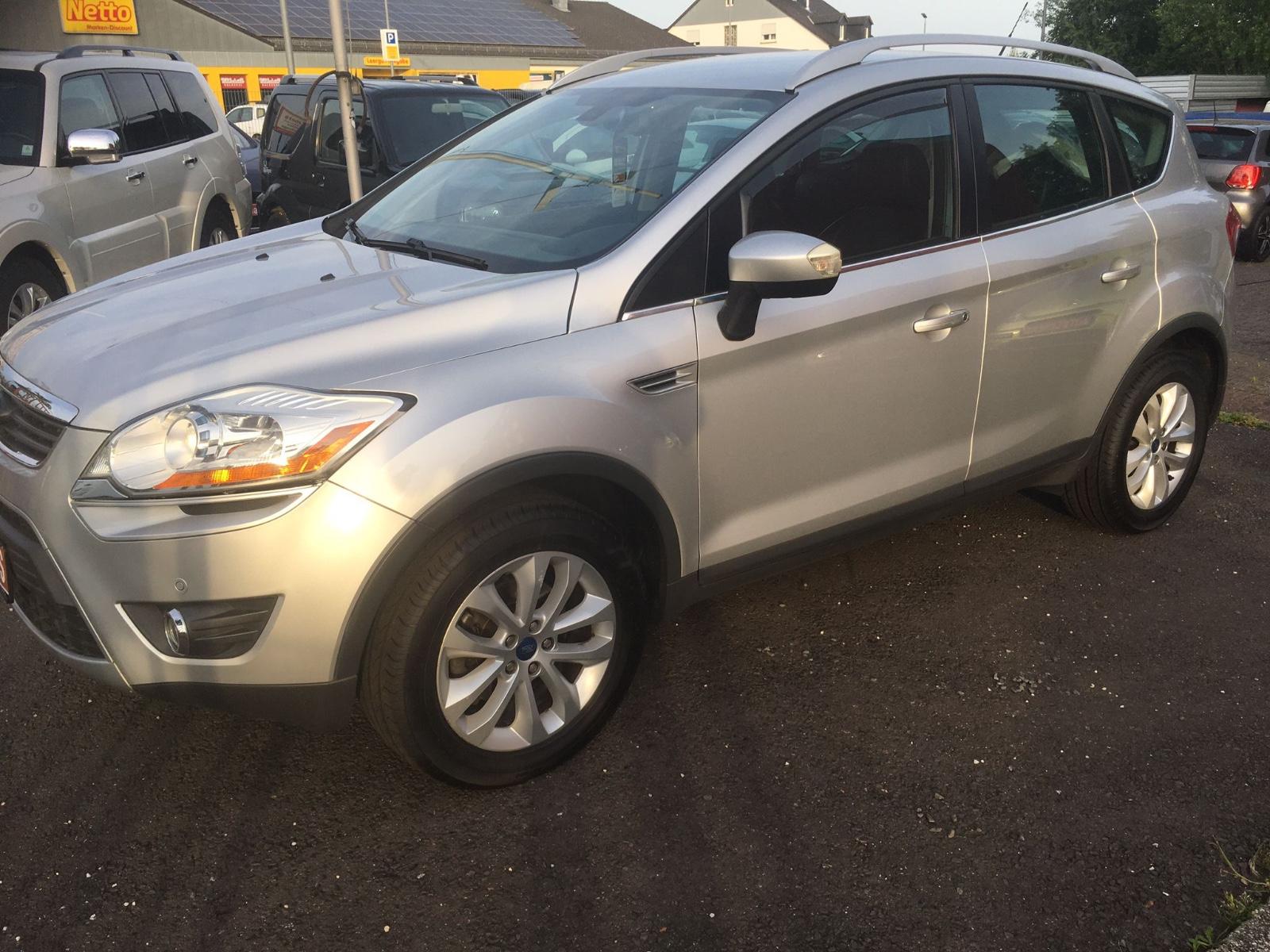 Ford Kuga 2,0 TDCi 4x4 PowerShift*AHK*ALU*LEDER*