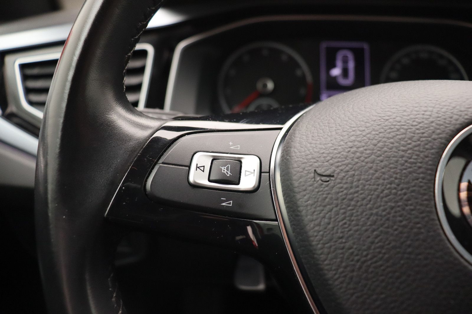 Fahrzeugabbildung Volkswagen Polo VI 1.0 TSI DSG Active